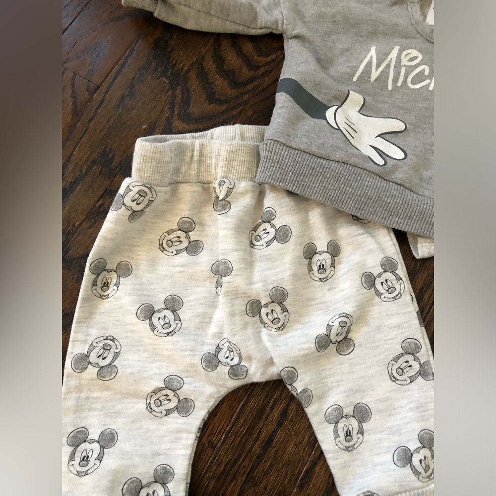 Disney Baby Boys 3-6M Gray 3-Piece Mickey Mouse Outfit w/Hooded Mickey Ears Set - Picture 4 of 9